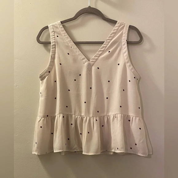 ANN TAYLOR LOFT Petites Dotted Double V Peplum Shell Top in Whisper White - Picture 4 of 9